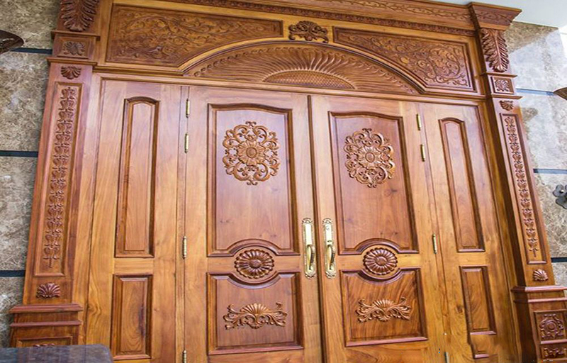 Hình ảnh: Mẫu cửa gỗ biệt thự Pháp kiểu 4 cánh với chạm khắc tinh tế
